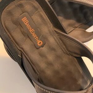 BassEarth size 10 men’s sandals
